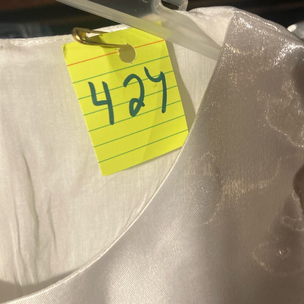 #427 white child's dress size 140 or 8/10 new without tags
